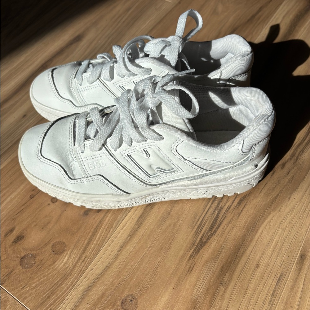 White 550 New Balance sneakers